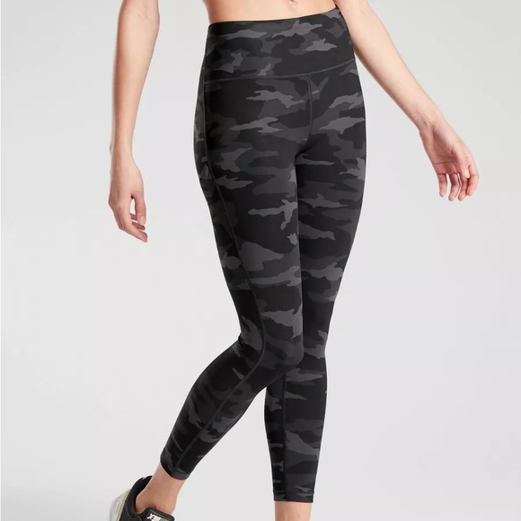 Athleta Ultimate Stash Pocket Camo 7/8 Tight - Picture 6 of 6